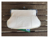 Genuine leather kiss lock wallet in creamy white. Retro inspired coin purse. Grandma wallet in genuine leather. Kiss lock and card zipper
