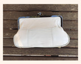 Genuine leather kiss lock wallet in creamy white. Retro inspired coin purse. Grandma wallet in genuine leather. Kiss lock and card zipper