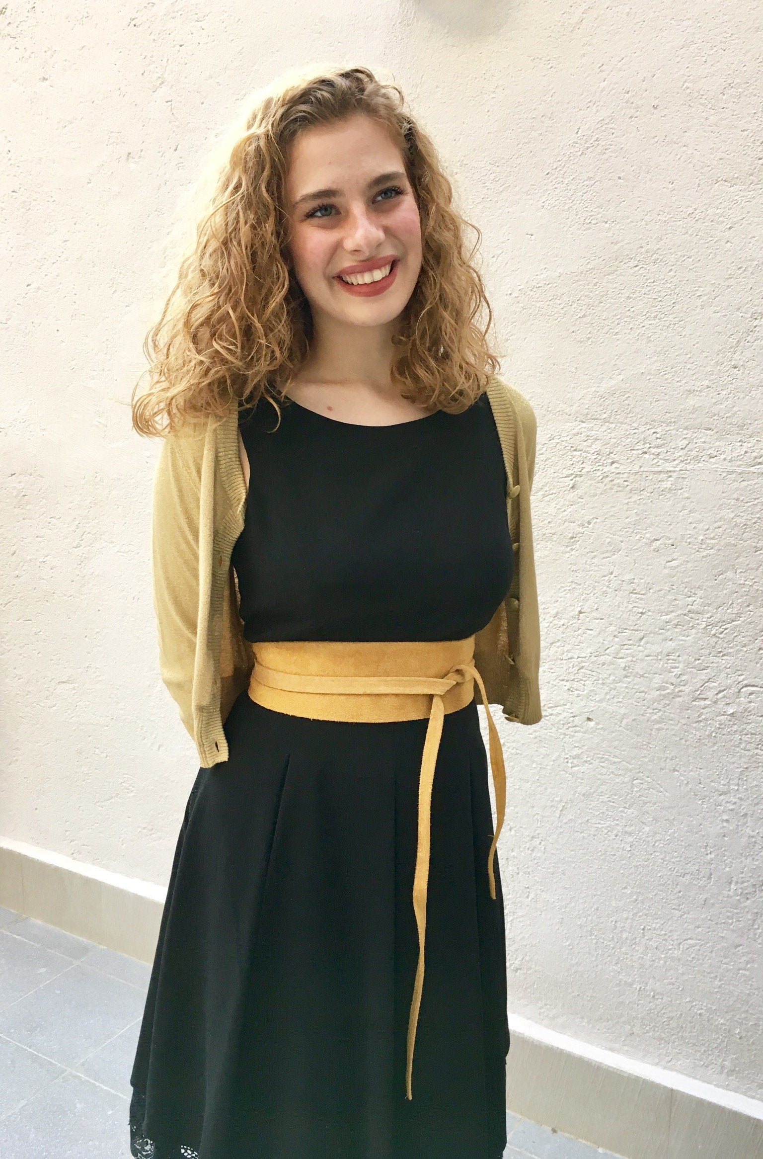 Bright YELLOW obi belt in suede. Wrap belt in genuine leather. Wraparound belt in YELLOW color, Wide waistbelt in soft suede. Dress belt