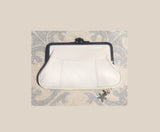 Genuine leather kiss lock wallet in creamy white. Retro inspired coin purse. Grandma wallet in genuine leather. Kiss lock and card zipper