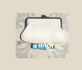 Genuine leather kiss lock wallet in creamy white. Retro inspired coin purse. Grandma wallet in genuine leather. Kiss lock and card zipper