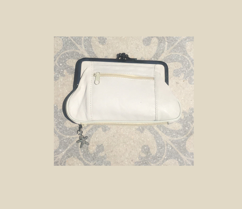 Genuine leather kiss lock wallet in creamy white. Retro inspired coin purse. Grandma wallet in genuine leather. Kiss lock and card zipper