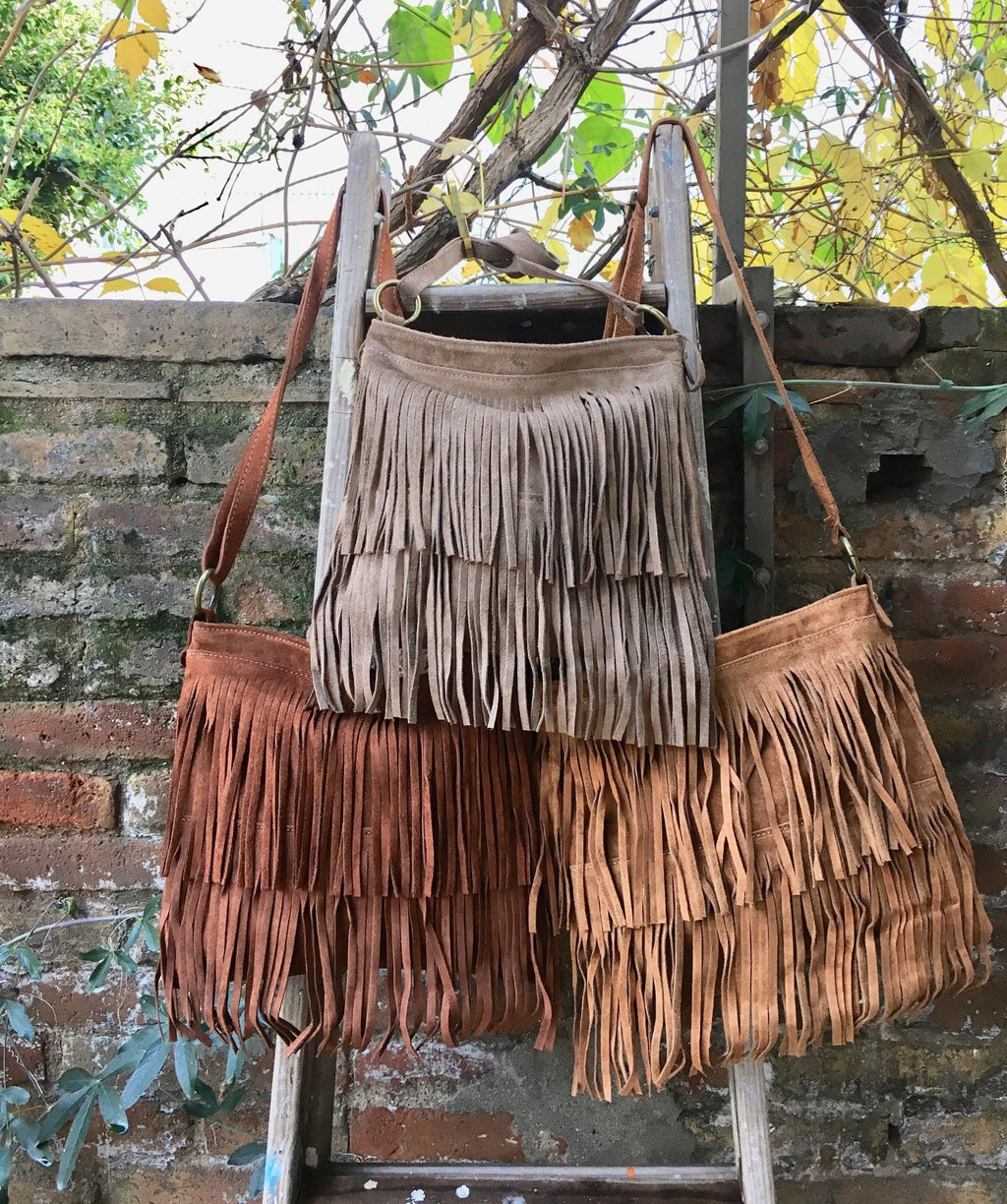 Cross body fringe bag. BOHO suede leather bag in beige with FRINGES. Larger model. Crossbody hippy bag in genuine suede. Suede fringed bag