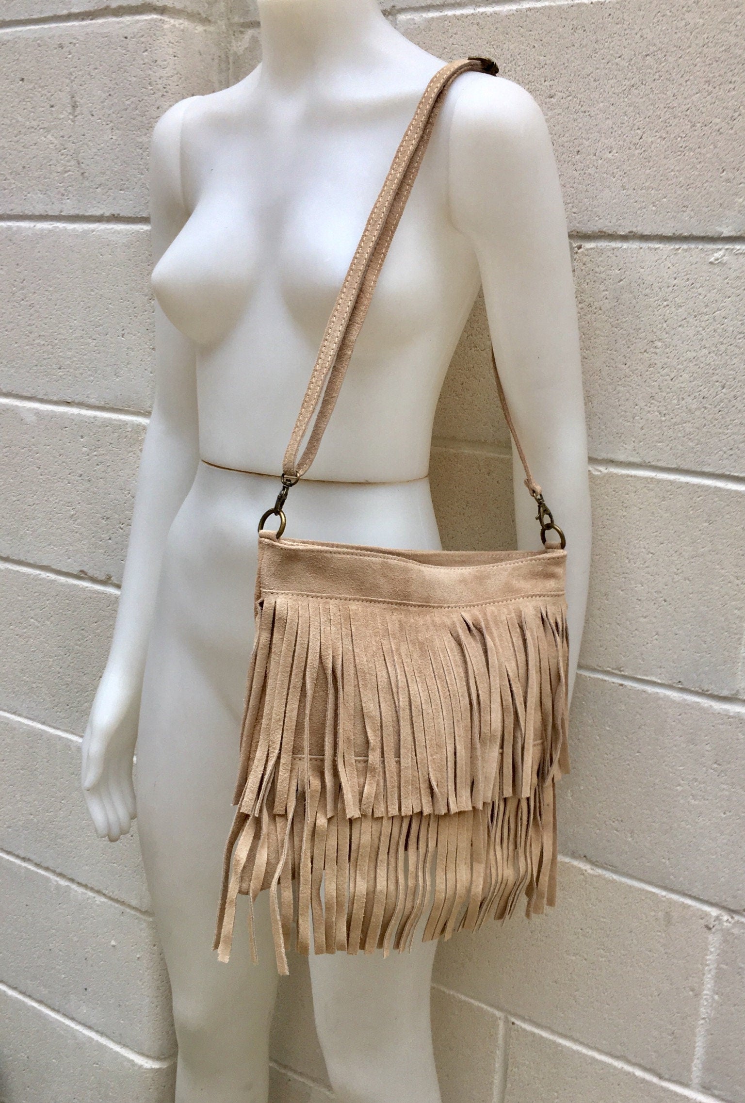 Cross body fringe bag. BOHO suede leather bag in beige with FRINGES. Larger model. Crossbody hippy bag in genuine suede. Suede fringed bag