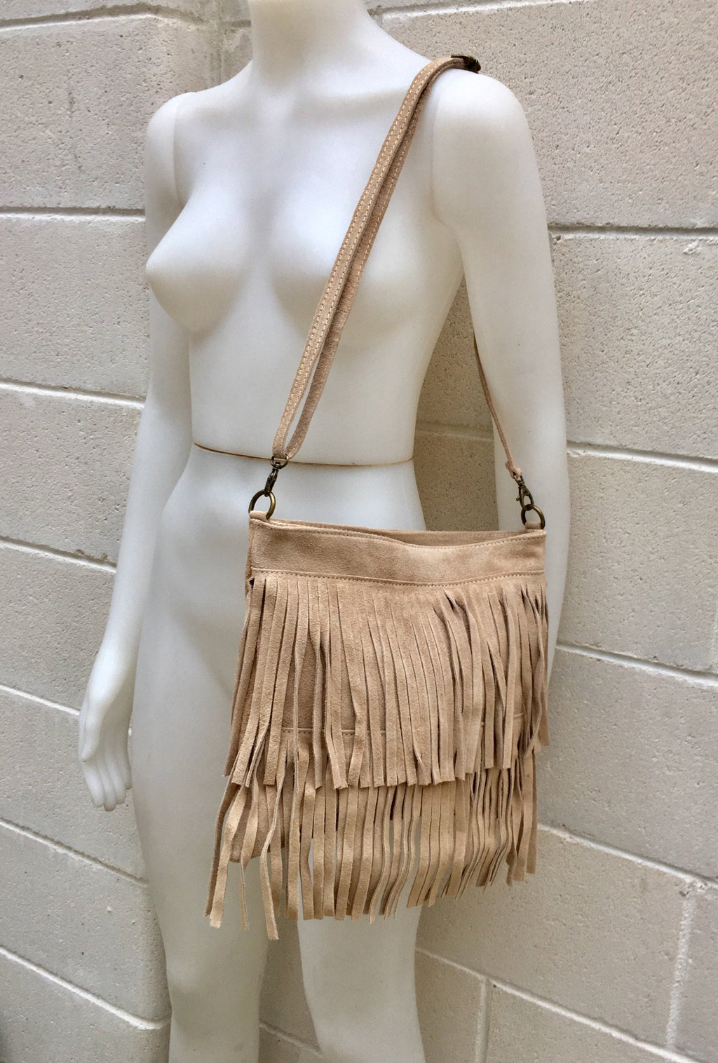 Cross body fringe bag. BOHO suede leather bag in beige with FRINGES. Larger model. Crossbody hippy bag in genuine suede. Suede fringed bag