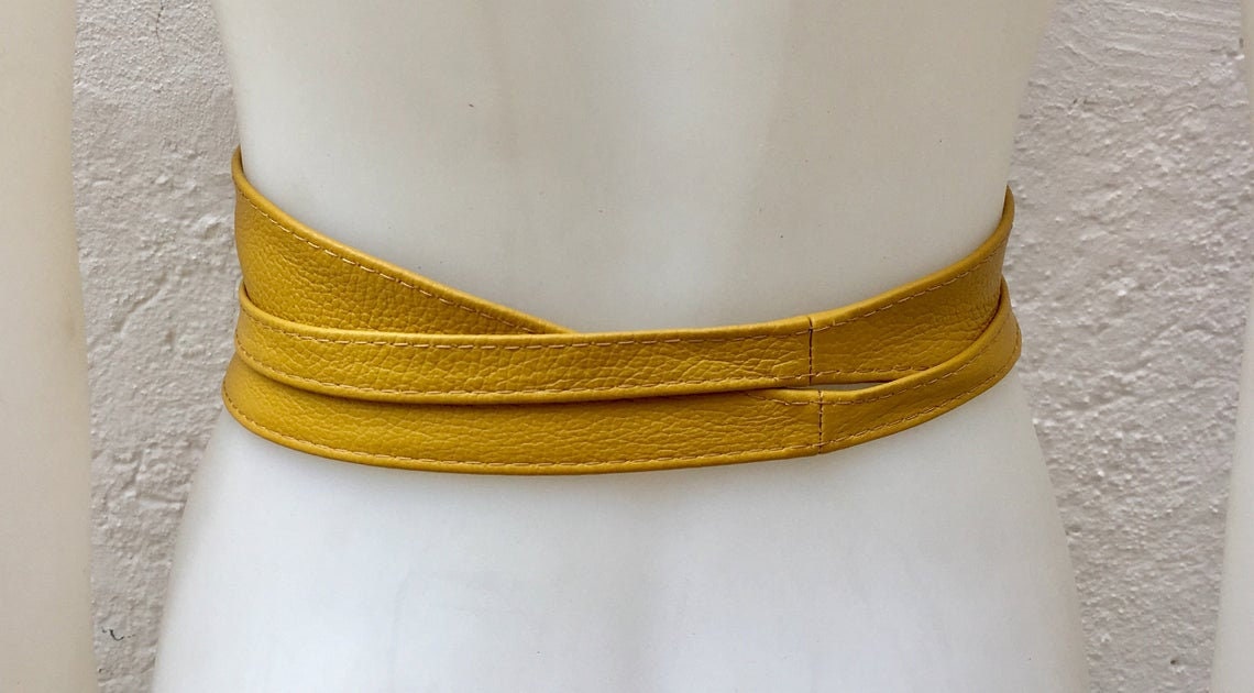 ORANGE obi belt in soft leather. Wrap belt in light ORANGE. Wide waist belt in marigold color. Wraparound belt. Orange sash.