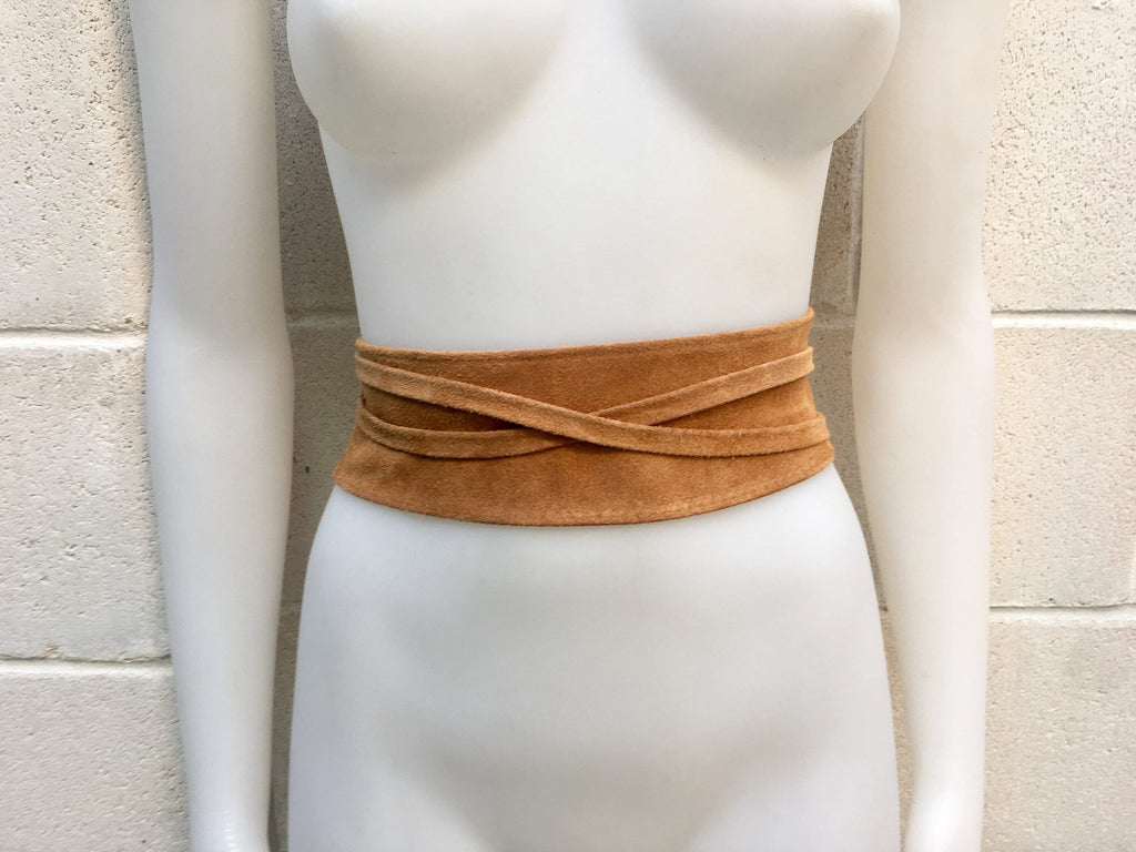 Obi belt in suede.Wrap belt in LIGHT saddle brown. Genuine leather wraparound belt in TAN color. Camel brown belt,. Light tobacco brown belt