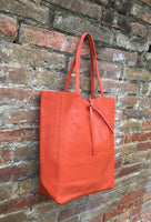 Tote bag in burnt ORANGE. Shopper bag in genuine leather to carry your laptop, tablet or books. Orange leather purse closed with a ZIPPER.