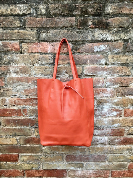 Tote bag in burnt ORANGE. Shopper bag in genuine leather to carry your laptop, tablet or books. Orange leather purse closed with a ZIPPER.