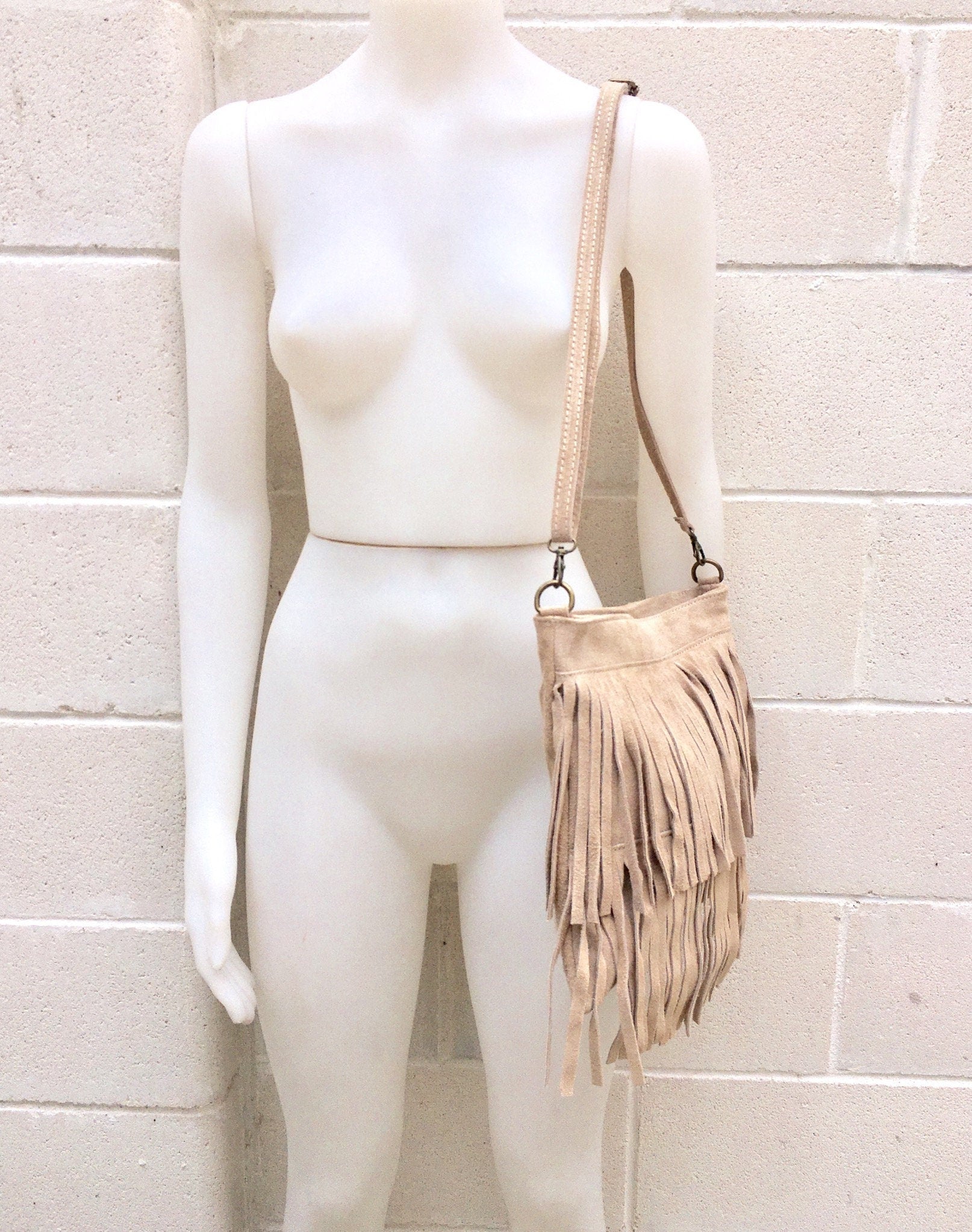 Cross body fringe bag. BOHO suede leather bag in beige with FRINGES. Larger model. Crossbody hippy bag in genuine suede. Suede fringed bag