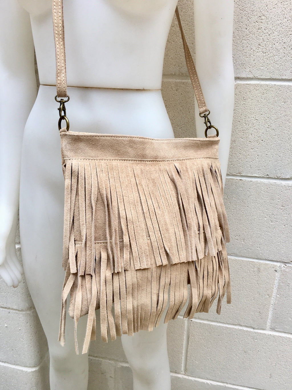 Cross body fringe bag. BOHO suede leather bag in beige with FRINGES. Larger model. Crossbody hippy bag in genuine suede. Suede fringed bag
