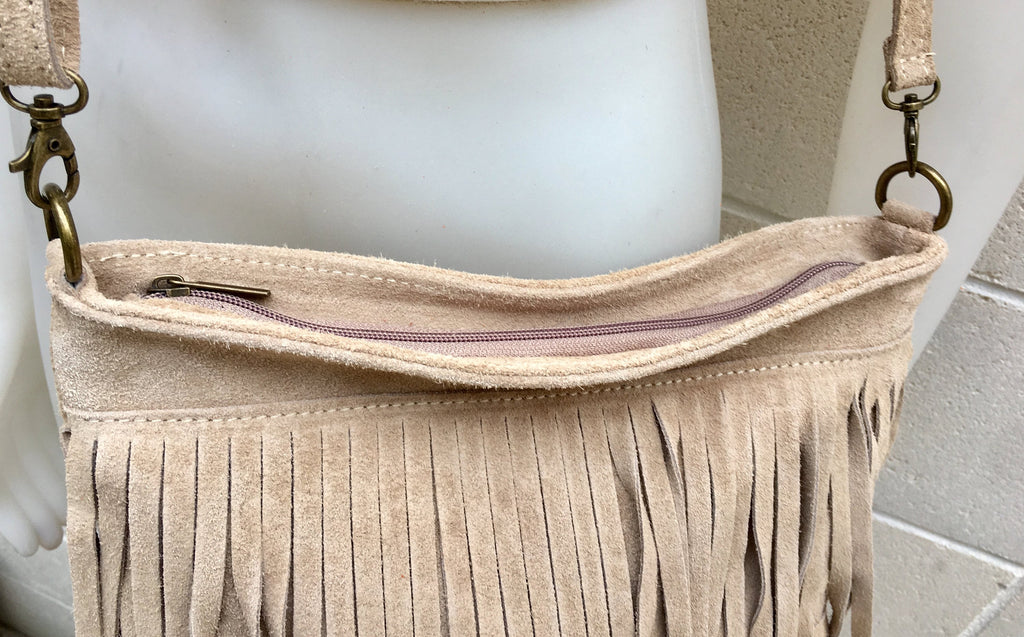 Cross body fringe bag. BOHO suede leather bag in beige with FRINGES. Larger model. Crossbody hippy bag in genuine suede. Suede fringed bag