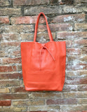 Tote bag in burnt ORANGE. Shopper bag in genuine leather to carry your laptop, tablet or books. Orange leather purse closed with a ZIPPER.