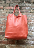 Tote bag in burnt ORANGE. Shopper bag in genuine leather to carry your laptop, tablet or books. Orange leather purse closed with a ZIPPER.