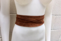 Obi belt in suede. Wrap belt in DARK saddle brown. Genuine leather wraparound belt. Dark CAMEL brown leather belt, dark tobacco waist belt