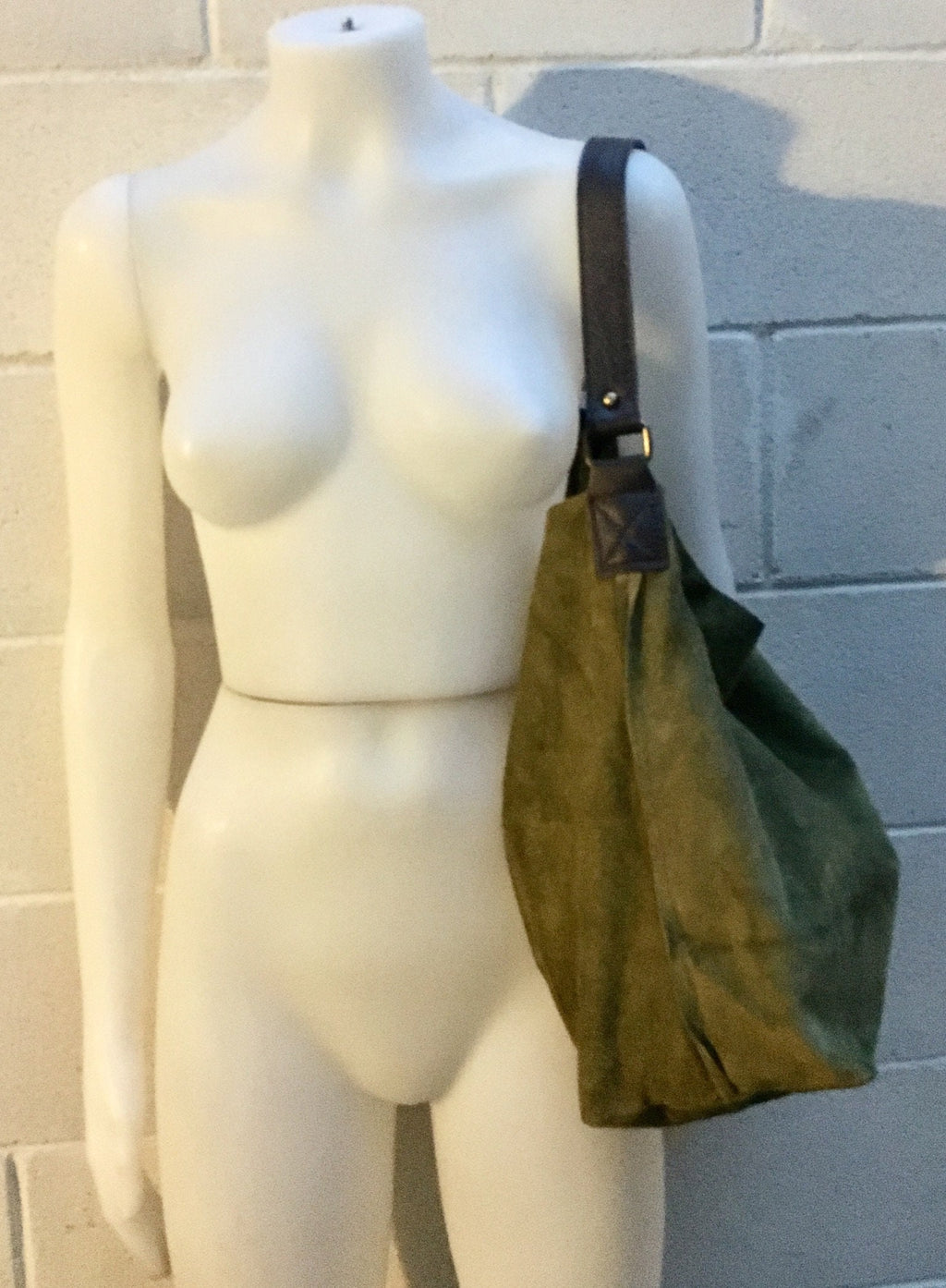 Slouch leather bag in moss GREEN. Hobo shoulder suede bag. Boho shopper bag.Book or tablet bag. Brown leather strap, closed with a zipper