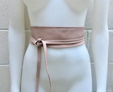 Pink obi belt in soft leather. Wrap belt in light pink. Wide waist belt in genuine leather. Wraparound belt. Boho sash in soft dusty pink