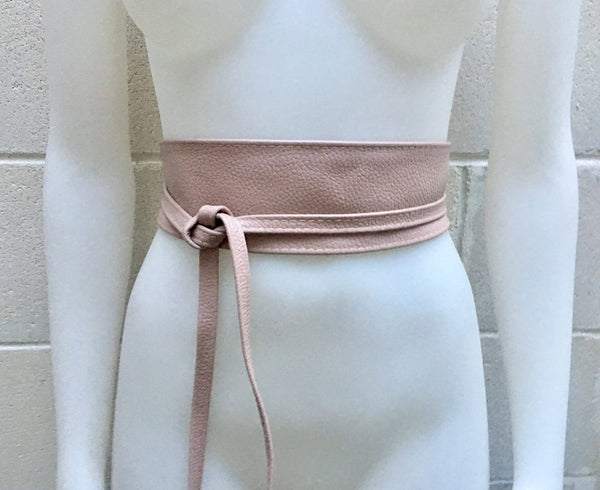 Pink obi belt in soft leather. Wrap belt in light pink. Wide waist belt in genuine leather. Wraparound belt. Boho sash in soft dusty pink