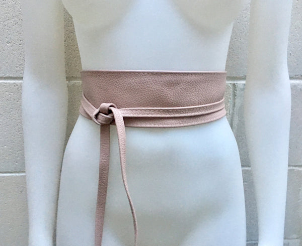 Pink obi belt in soft leather. Wrap belt in light pink. Wide waist belt in genuine leather. Wraparound belt. Boho sash in soft dusty pink