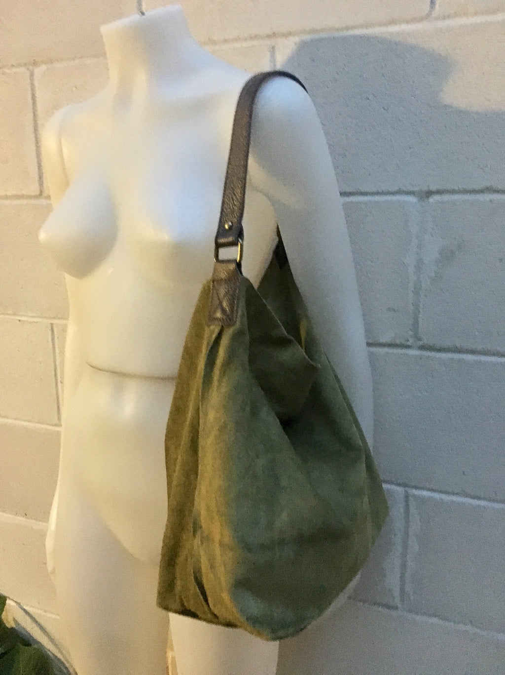 Slouch leather bag in moss GREEN. Hobo shoulder suede bag. Boho shopper bag.Book or tablet bag. Brown leather strap, closed with a zipper