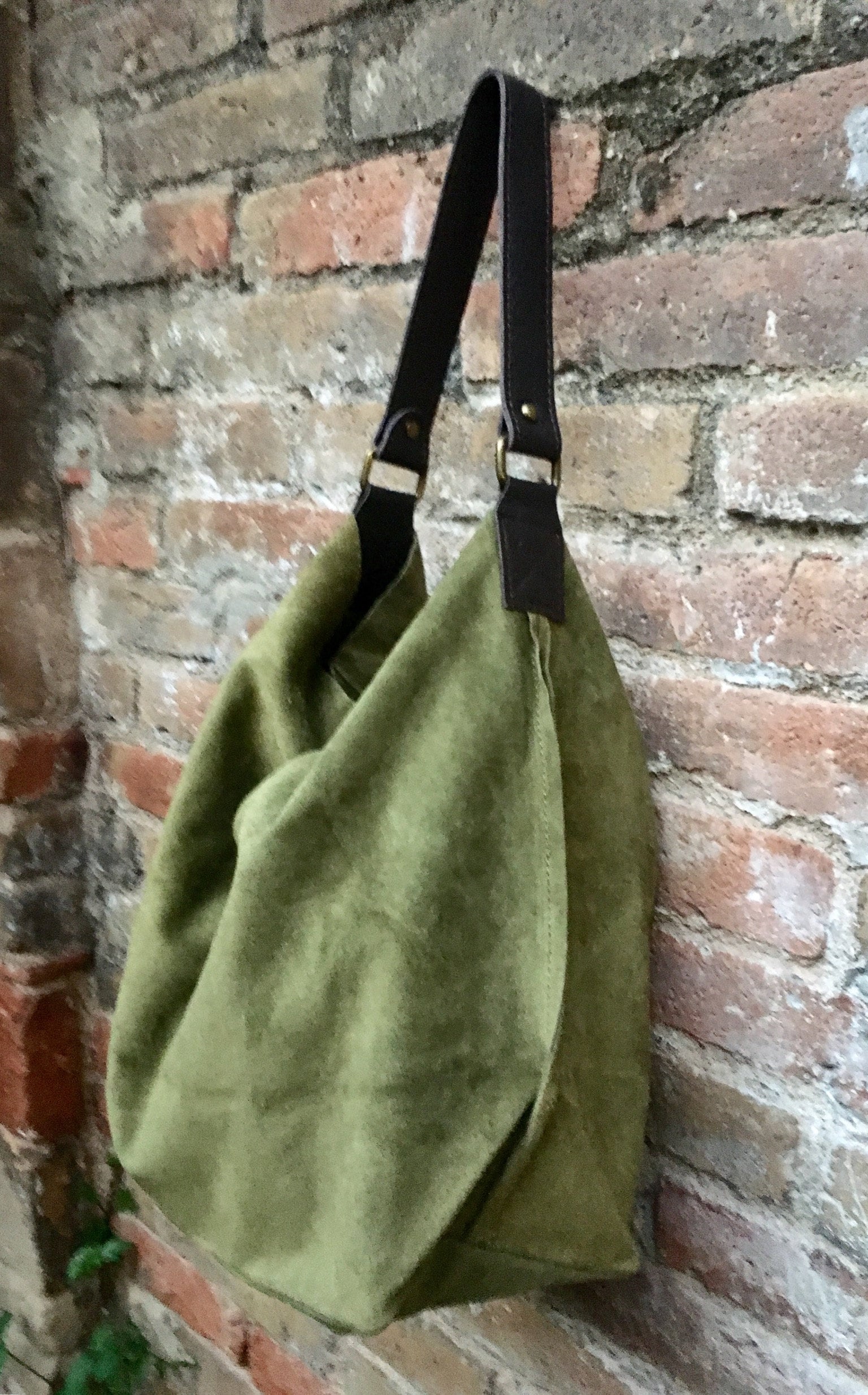 Slouch leather bag in moss GREEN. Hobo shoulder suede bag. Boho shopper bag.Book or tablet bag. Brown leather strap, closed with a zipper