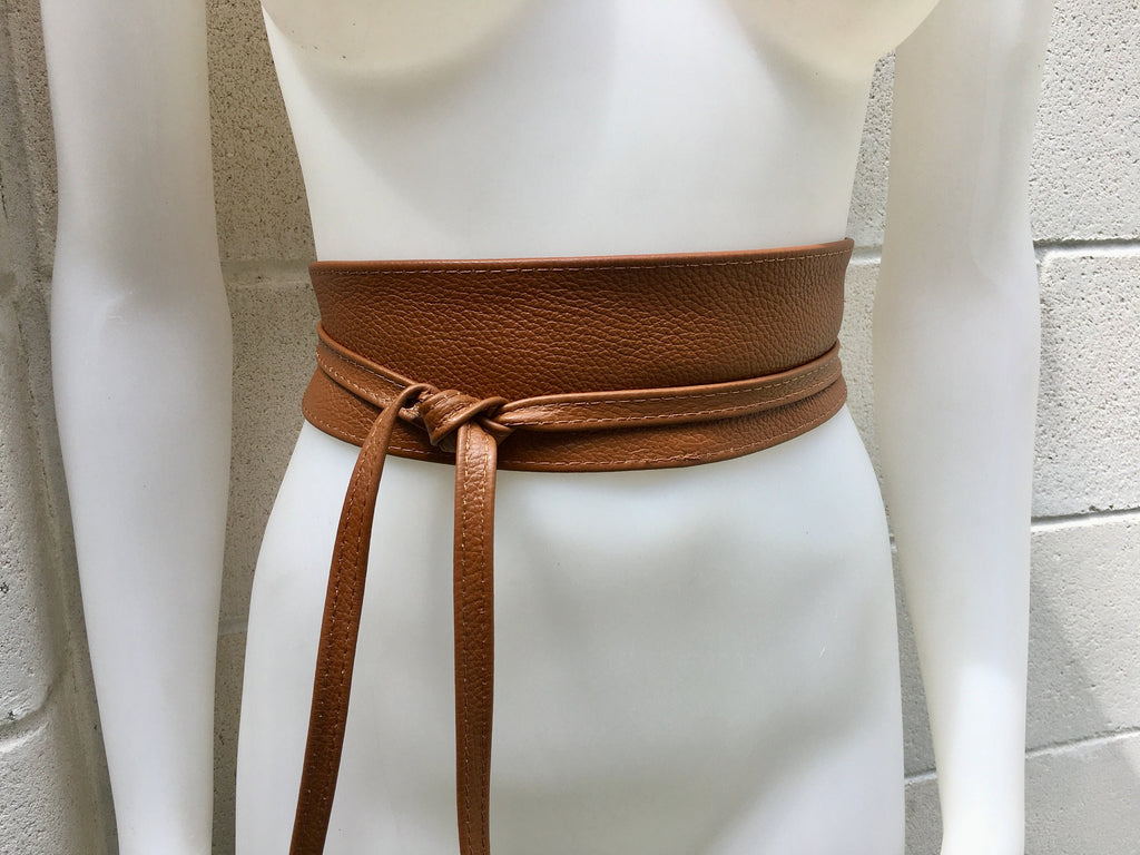 Obi belt in soft leather. Dark CAMEL BROWN wrap belt. TOBACCO waist belt. Wraparound belt in brown genuine leather. Saddle brown cinch belt