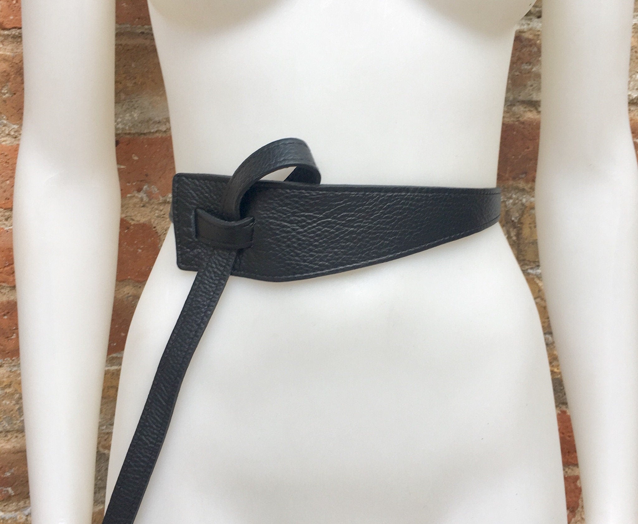Obi belt in genuine leather. Wrap belt in BLACK. Waist belt in black stong leather. Black wraparound belt. Natural leather 80s style belt
