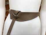 Leather 80s style obi belt . Wrap belt in light BROWN. Waist belt in taupe, greyge color. Genuine leather wraparound geometric belt.