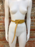 Obi belt in genuine leather. Wrap belt in MUSTARD color. Waist belt in yellow. Mustard color wraparound belt. Genuine leather 80s style belt