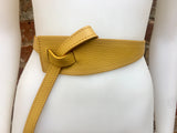 Obi belt in genuine leather. Wrap belt in MUSTARD color. Waist belt in yellow. Mustard color wraparound belt. Genuine leather 80s style belt