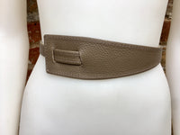 Leather 80s style obi belt . Wrap belt in light BROWN. Waist belt in taupe, greyge color. Genuine leather wraparound geometric belt.