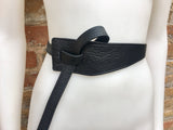 Obi belt in genuine leather. Wrap belt in BLACK. Waist belt in black stong leather. Black wraparound belt. Natural leather 80s style belt