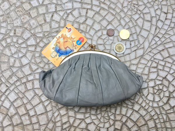 Kiss lock purse in GREY. Genuine soft GRAY leather. Retro inspired wallet, grandma style purse. Metal frame in gold. Vintage new coin purse