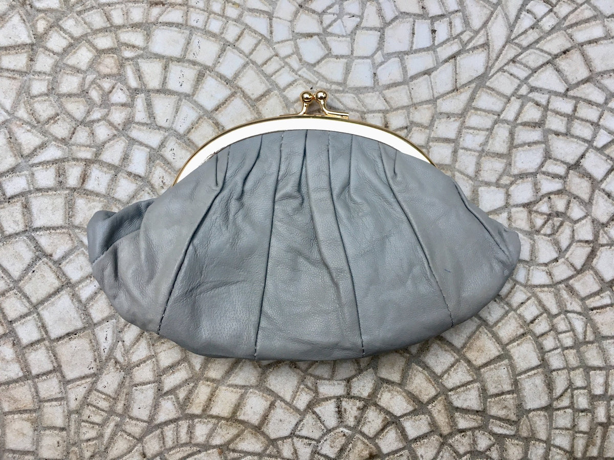 Kiss lock purse in GREY. Genuine soft GRAY leather. Retro inspired wallet, grandma style purse. Metal frame in gold. Vintage new coin purse