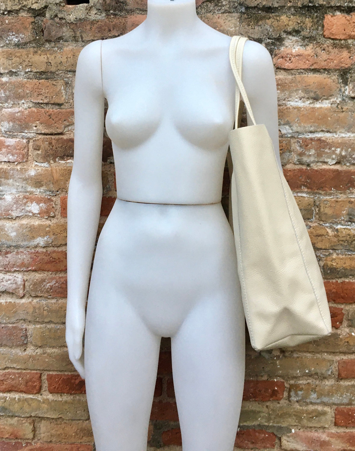 Tote leather bag in cream color with ZIPPER.Leather shopper in a very light beige. Soft GENUINE leather Large bag for your laptop,books