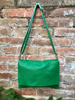 GREEN Cross body / shoulder bag. Genuine leather bag. Medium sized flat messenger bag with zipper + adjustable strap. Green leather purse