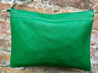 GREEN Cross body / shoulder bag. Genuine leather bag. Medium sized flat messenger bag with zipper + adjustable strap. Green leather purse