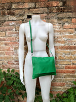 GREEN Cross body / shoulder bag. Genuine leather bag. Medium sized flat messenger bag with zipper + adjustable strap. Green leather purse