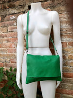 GREEN Cross body / shoulder bag. Genuine leather bag. Medium sized flat messenger bag with zipper + adjustable strap. Green leather purse