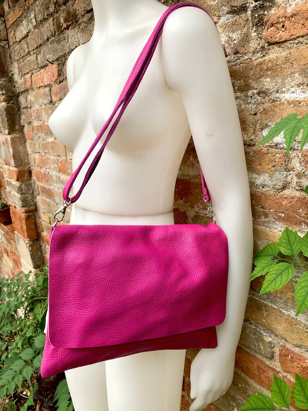 Crossbody leather bag in fuchsia PINK. Genuine soft leather. Hot pink crossover, messenger bag. Zipper + adjustable strap. Hot pink purse