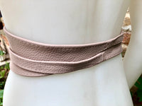 Pink obi belt in soft leather. Wrap belt in light pink. Wide waist belt in genuine leather. Wraparound belt. Boho sash in soft dusty pink