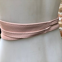 Pink obi belt in soft leather. Wrap belt in light pink. Wide waist belt in genuine leather. Wraparound belt. Boho sash in soft quartz pink