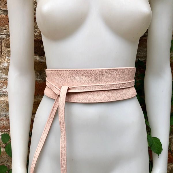 Pink obi belt in soft leather. Wrap belt in light pink. Wide waist belt in genuine leather. Wraparound belt. Boho sash in soft quartz pink