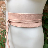 Pink obi belt in soft leather. Wrap belt in light pink. Wide waist belt in genuine leather. Wraparound belt. Boho sash in soft quartz pink