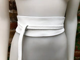 White obi belt in soft leather. Wrap belt in white. Wide waist bellt in genuine leather, wraparound boho dress belt. White cinch dress belt