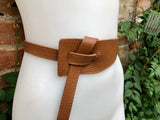 Leather 80s style obi belt . Wrap belt in camel BROWN. Waist belt in genuine leather. Saddle brown wraparound belt.Tobacco Brown dress belt