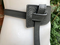 Obi belt in genuine leather. Wrap belt in GRAY. Waist belt in grey stong leather.Grey wraparound belt. Natural leather 80s style belt