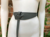 Obi belt in genuine leather. Wrap belt in GRAY. Waist belt in grey stong leather.Grey wraparound belt. Natural leather 80s style belt