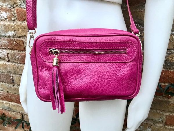 Small leather bag in fuchsia. Magenta cross body bag, shoulder bag in GENUINE leather. Hot pink leather bag with adjustable strap and zipper