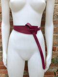 Obi belt in genuine leather. Burgundy wrap belt. Waist belt in PLUM. Wine red - purple wraparound belt. Genuine leather 80s style dress belt